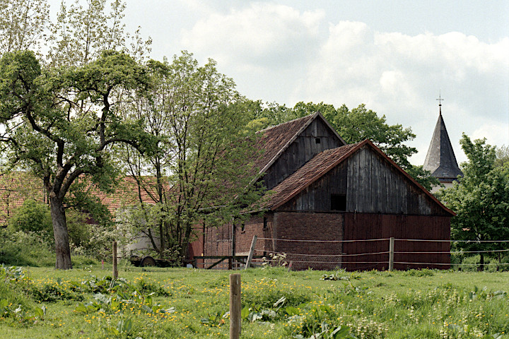 die alten Wirtschaftsgebäude des Hofes Böhmer