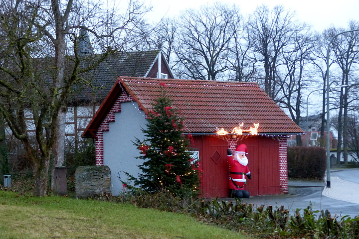 Nikolaus am Feuerwehrhaus