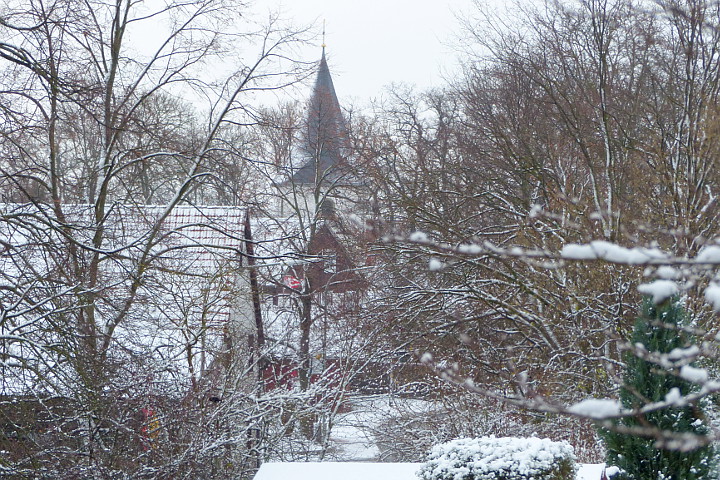 St. Matthias aus der Ferne im Winter