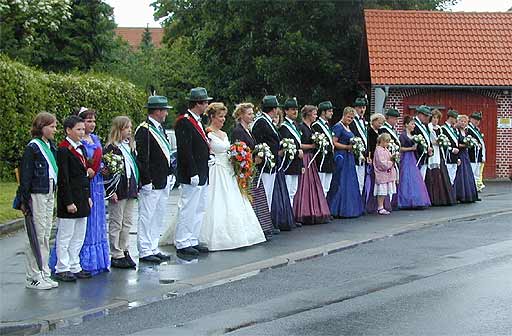 Harmonie vor dem Feuerwehrhäuschen