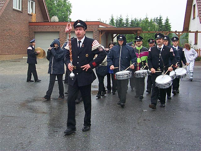 Der Spielmannszug der freiwilligen Feuerwehr Meiningsen-Epsingsen unter Ihrem Tambour-Major Reinhard Teuber